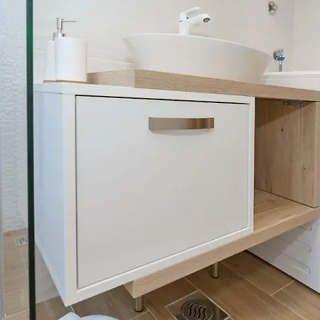 Апартаменты Two New By The Town Center