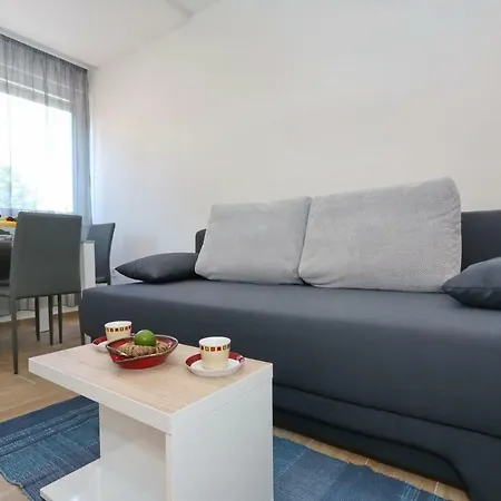 Apartment Two New By The Town Center
