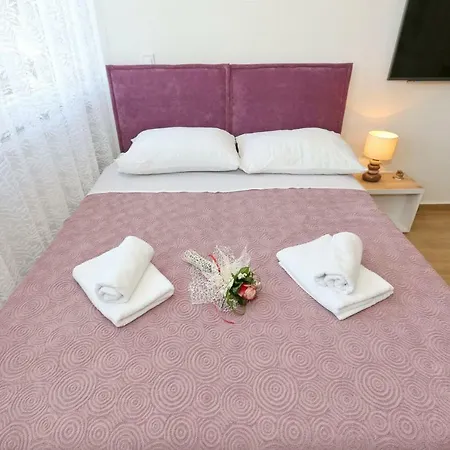 Apartment Two New By The Town Center *