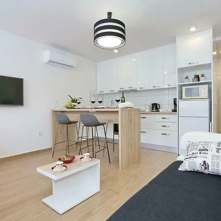 Apartment Two New By The Town Center